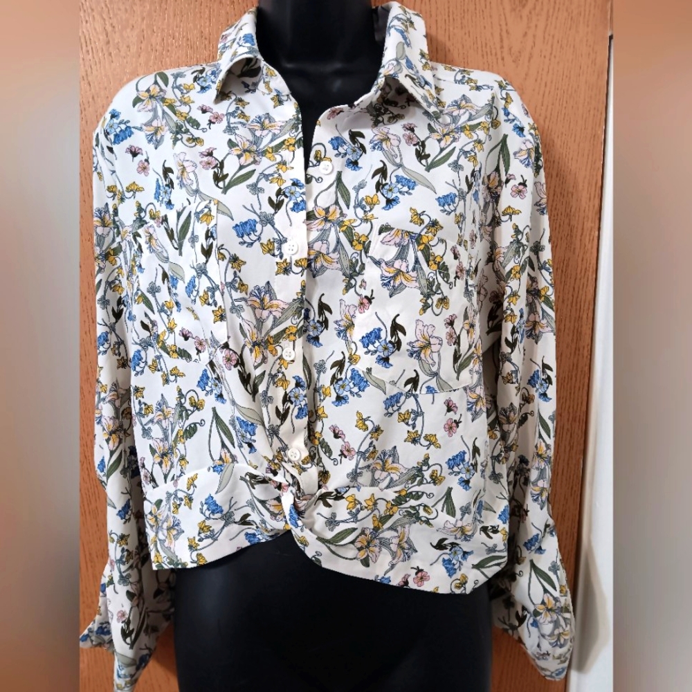 New York & Company Twist Front‎ Floral Top size L